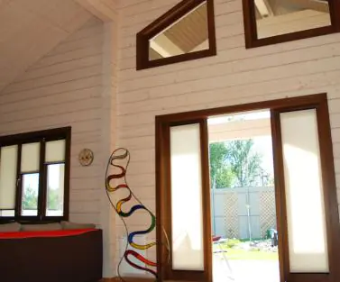 Фото дерев'яного будинку з клеєного бруса, побудованого за проектом №1-129 від компанії Аттика