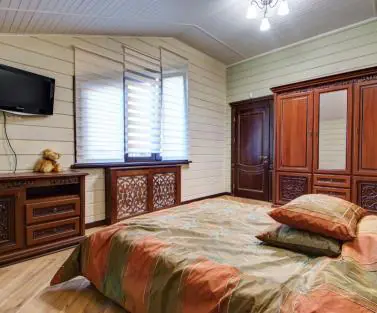  Фото спальни в деревянном доме из клееного бруса, построенного по проекту №1-167 от компании Аттика