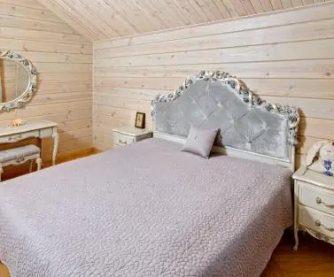 Фото спальня в доме из клееного бруса, построенного по проекту №2-315 от компании Аттика