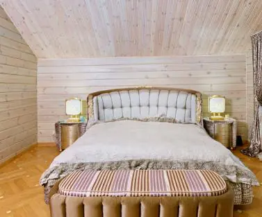Фото спальня деревянном в доме из клееного бруса, построенного по проекту №2-315 от компании Аттика